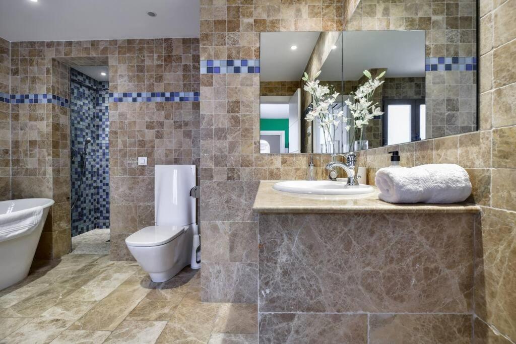 Big Stylish And Modern Apartment In Madrid Centre Luaran gambar