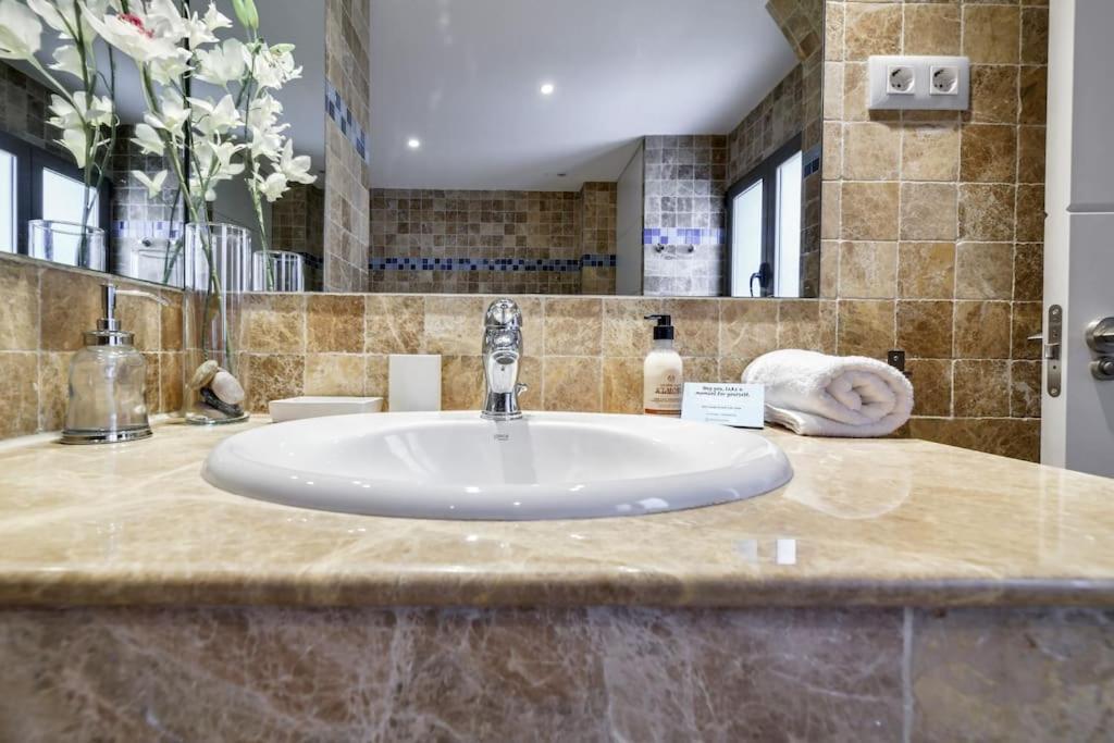 Big Stylish And Modern Apartment In Madrid Centre Luaran gambar